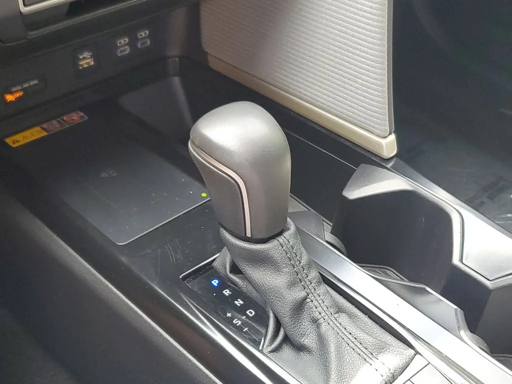 2025 Toyota Camry SE photo 29