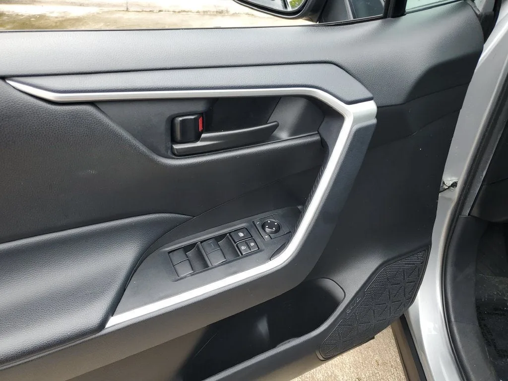 2024 Toyota RAV4 LE photo 18
