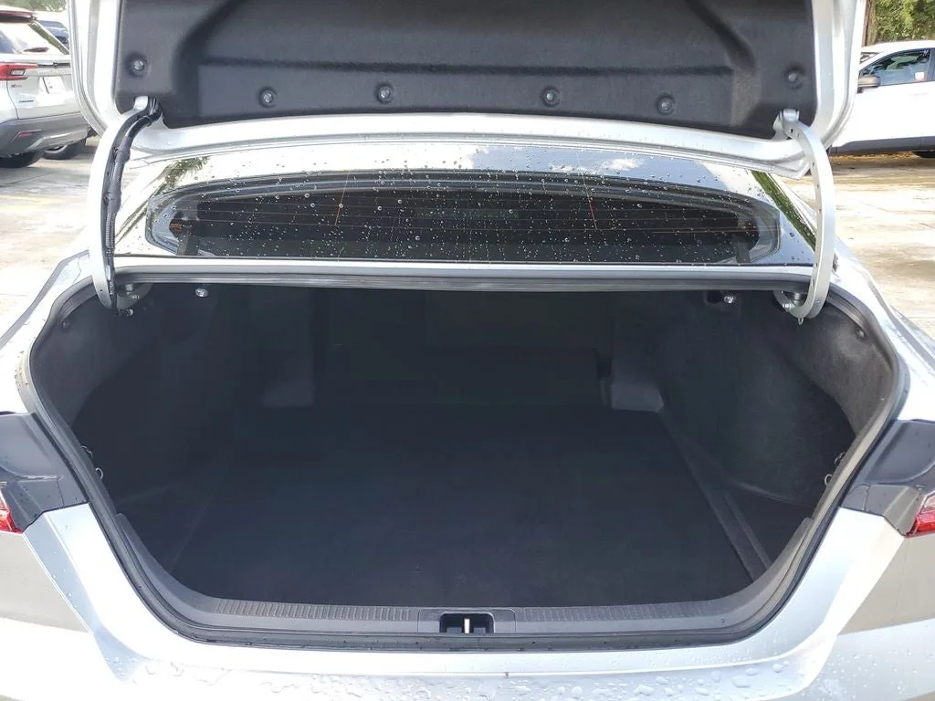 2025 Toyota Camry LE photo 10