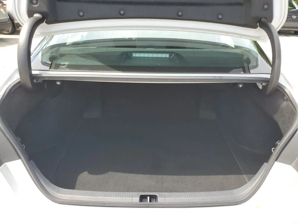 2023 Toyota Camry SE photo 9