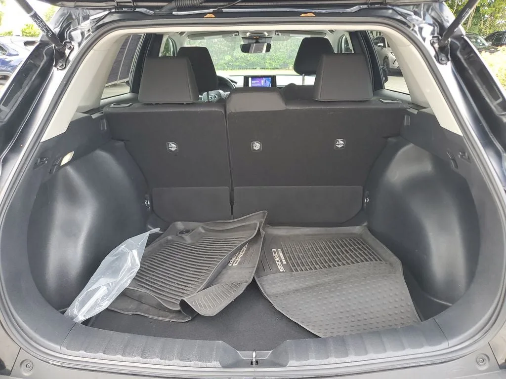 2024 Toyota Corolla Cross LE photo 10