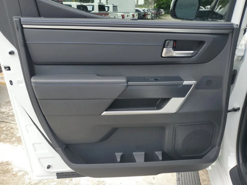 2025 Toyota Tundra Hybrid Platinum photo 11