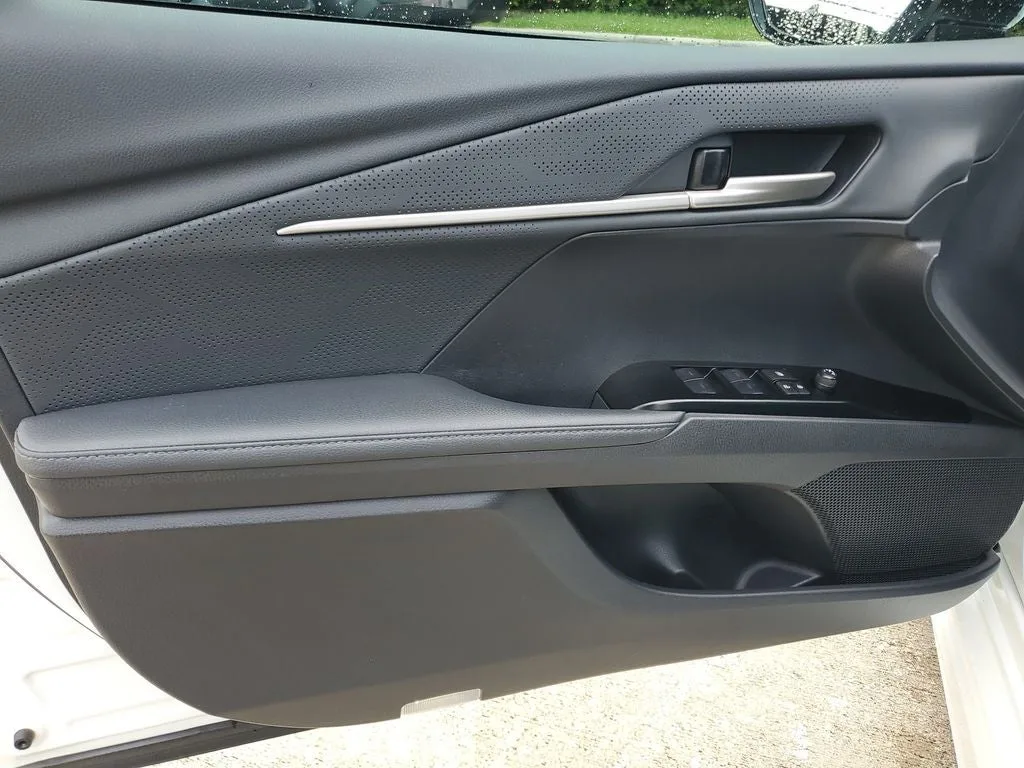 2025 Toyota Camry XSE photo 18