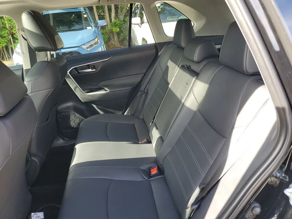 2025 Toyota RAV4 XLE Premium photo 12