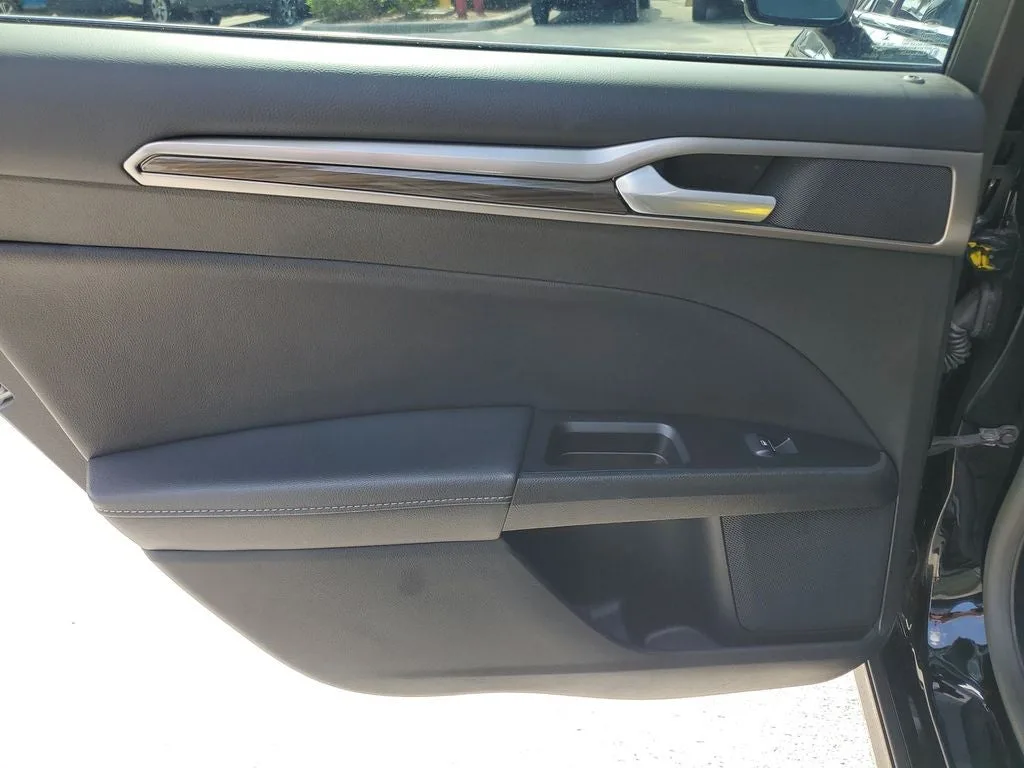 2017 Ford Fusion SE photo 11