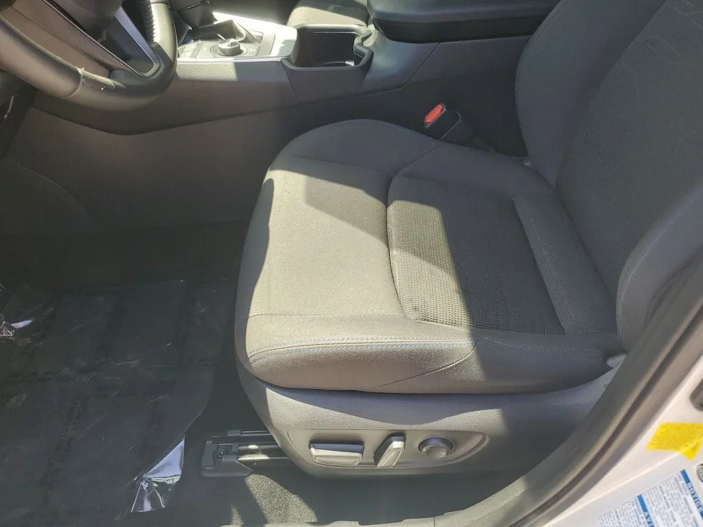 2022 Toyota RAV4 Hybrid SE photo 22
