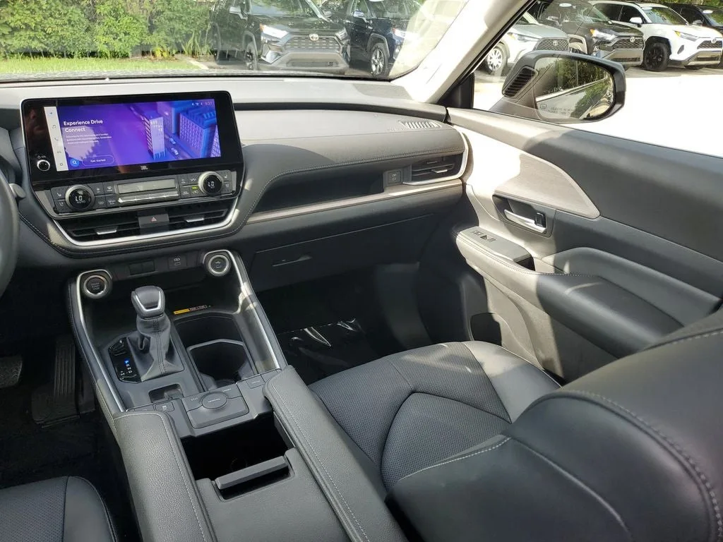 2025 Toyota Grand Highlander Limited photo 18