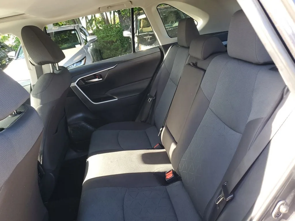 2025 Toyota RAV4 XLE photo 12
