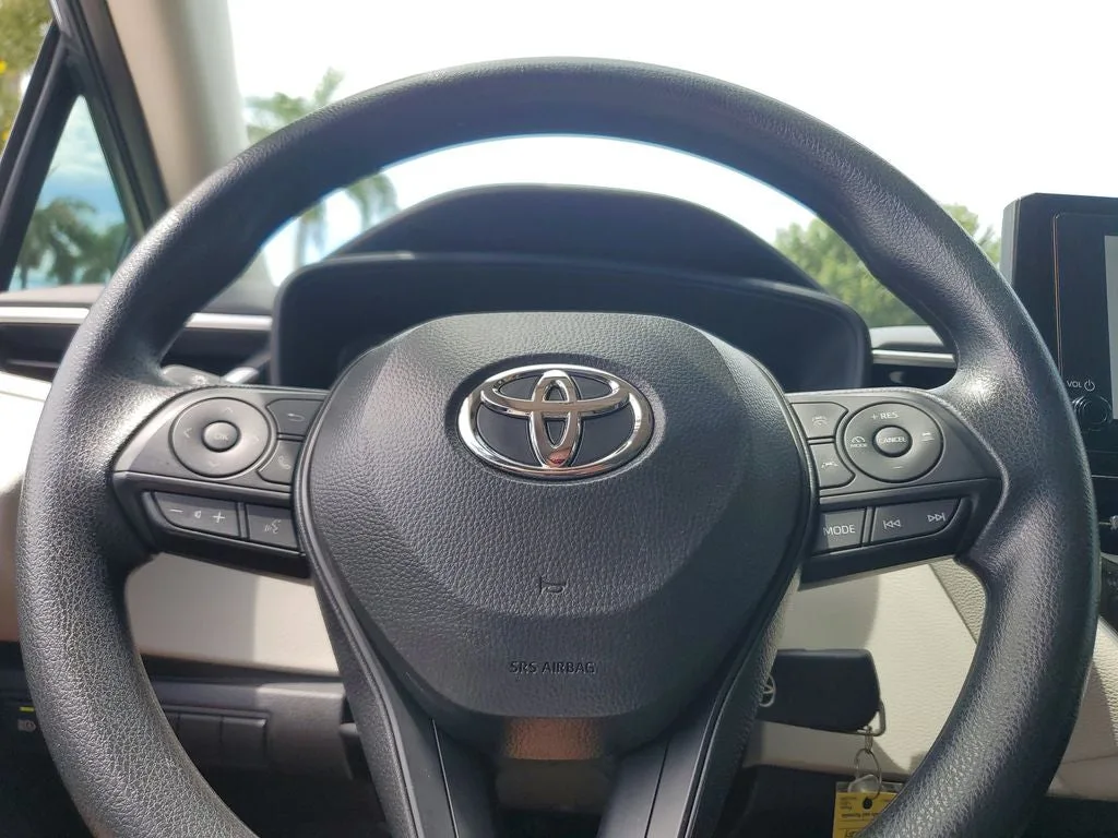 2025 Toyota Corolla LE photo 22