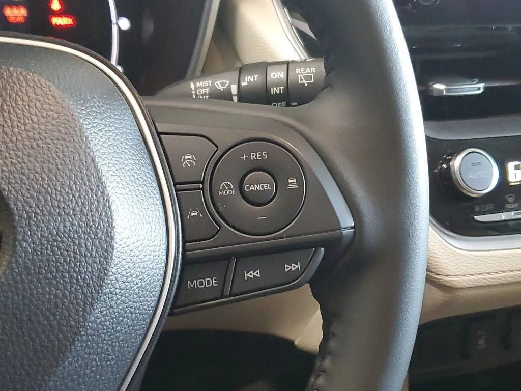 2024 Toyota Corolla Cross XLE photo 24
