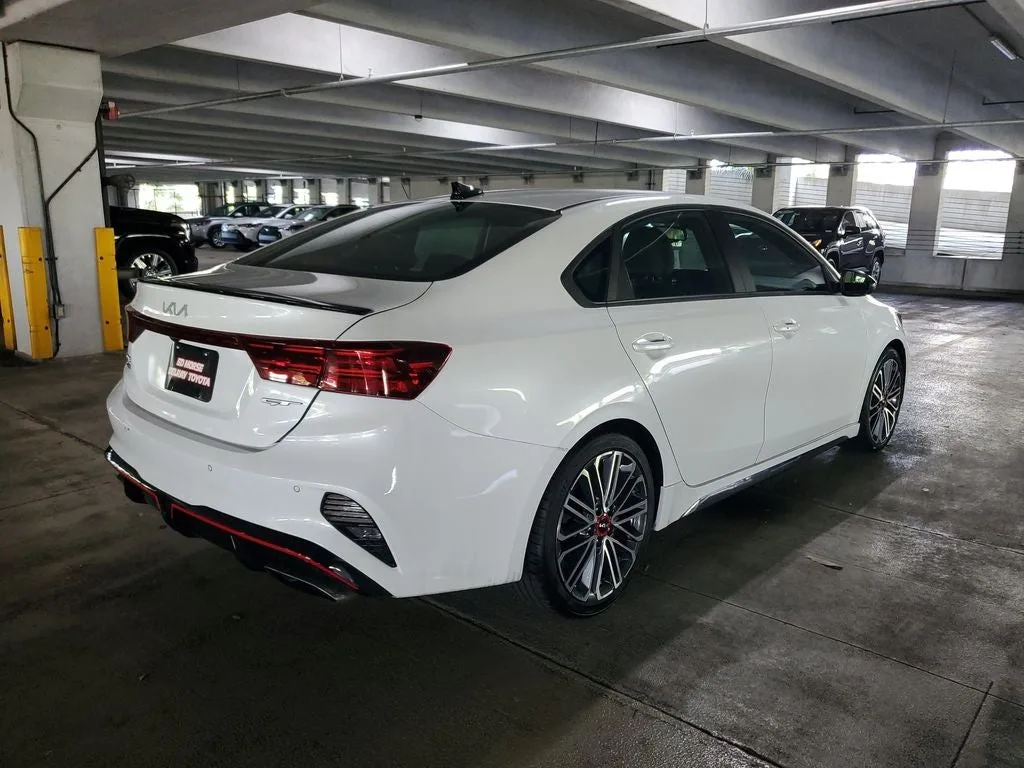 2023 Kia Forte GT photo 4