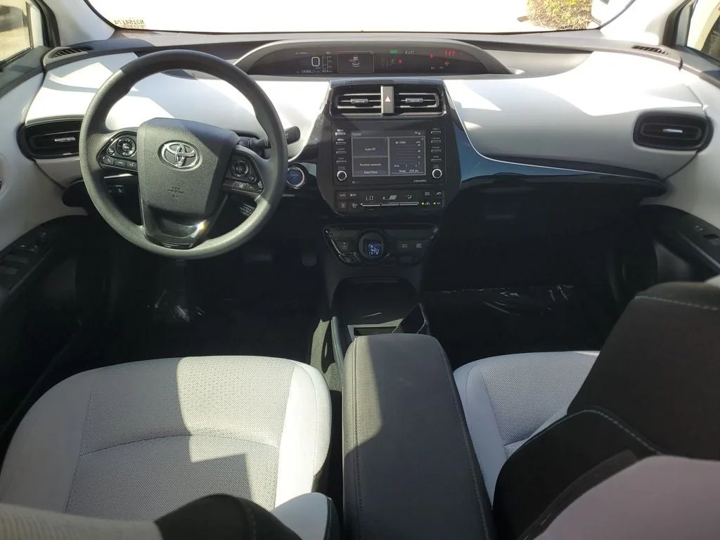 2022 Toyota Prius LE photo 15