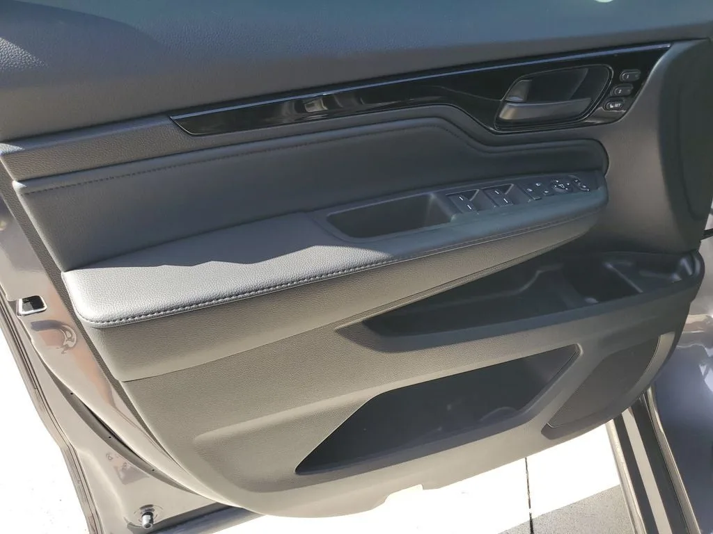 2025 Honda Odyssey Touring photo 19