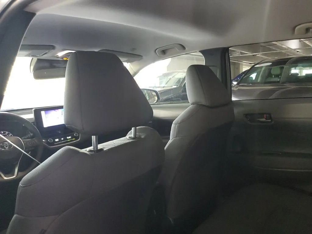 2023 Toyota Corolla Cross LE photo 13