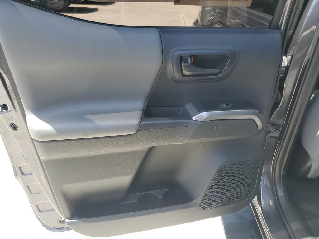 2023 Toyota Tacoma SR5 V6 photo 11
