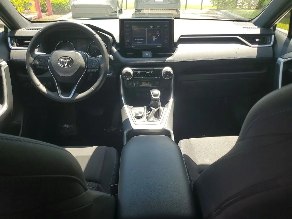 2022 Toyota RAV4 Hybrid SE photo 17
