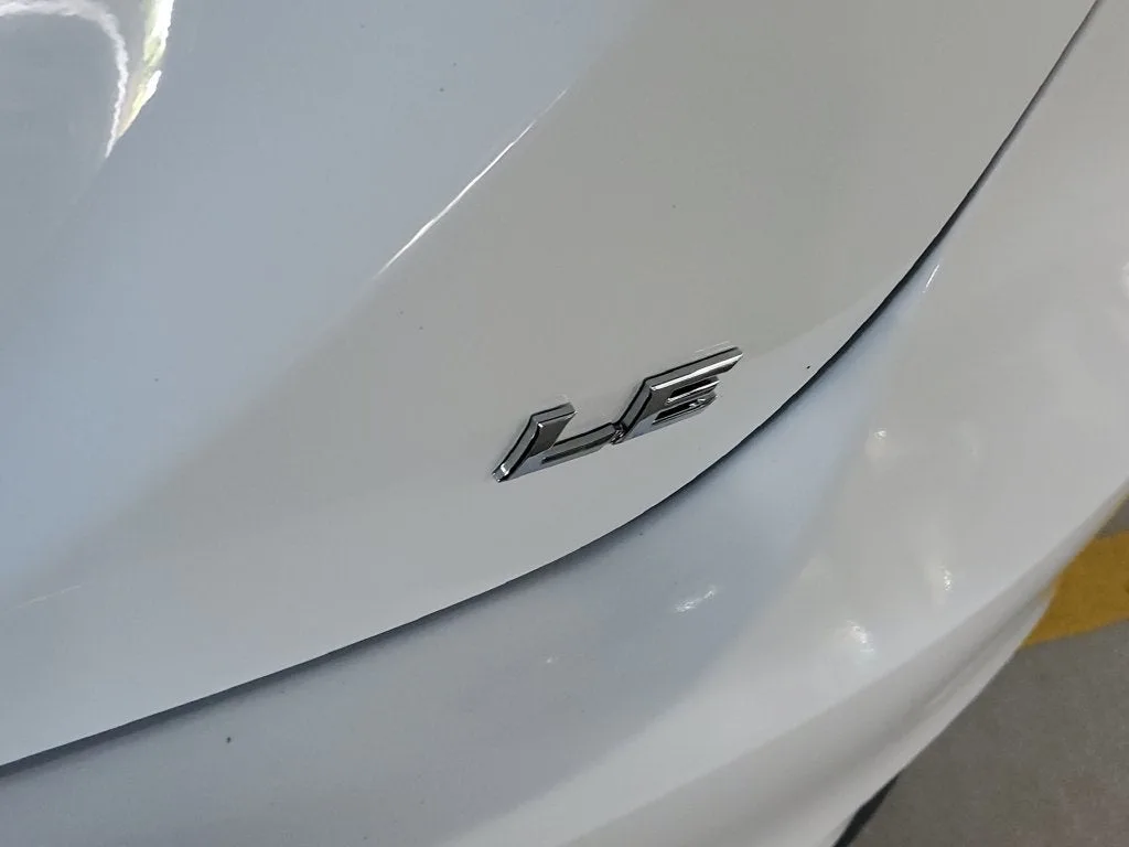 2021 Toyota Camry LE photo 9