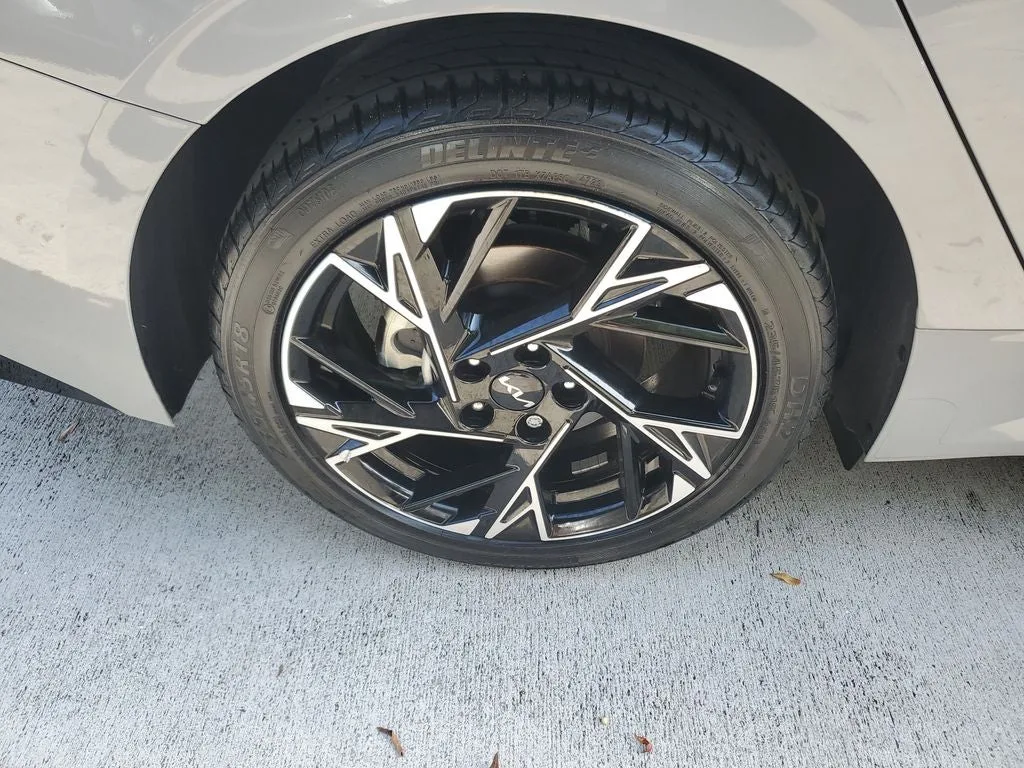 2025 Kia K5 GT-Line photo 6