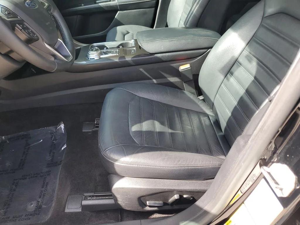 2017 Ford Fusion SE photo 22