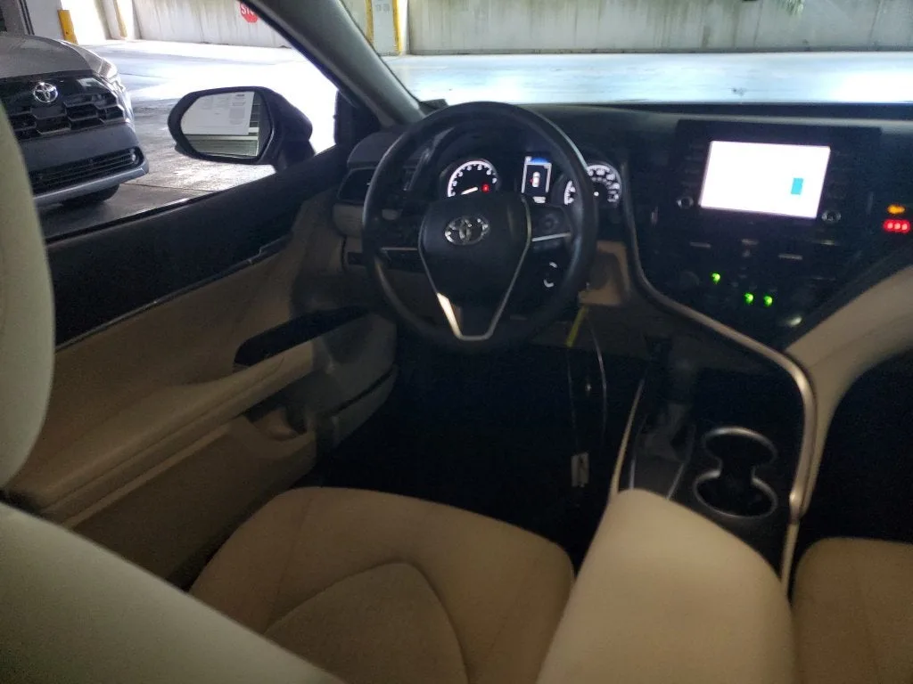 2021 Toyota Camry LE photo 14