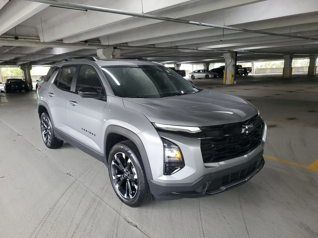 2026 Chevrolet Equinox RS photo 3