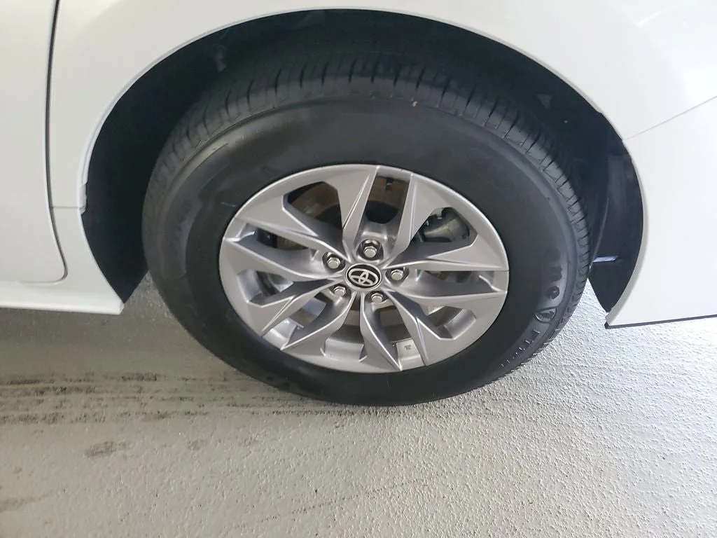 2026 Toyota Sienna XLE 7 Passenger photo 7