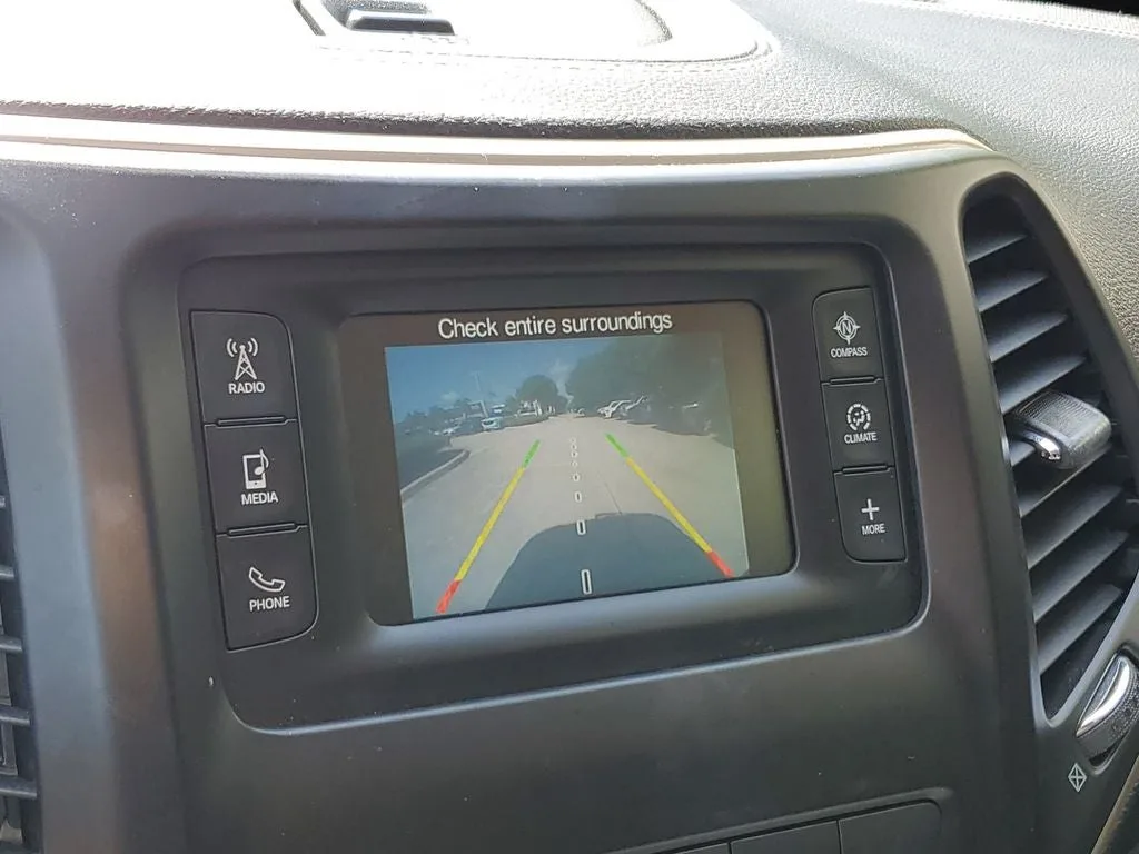 2015 Jeep Cherokee Latitude photo 27