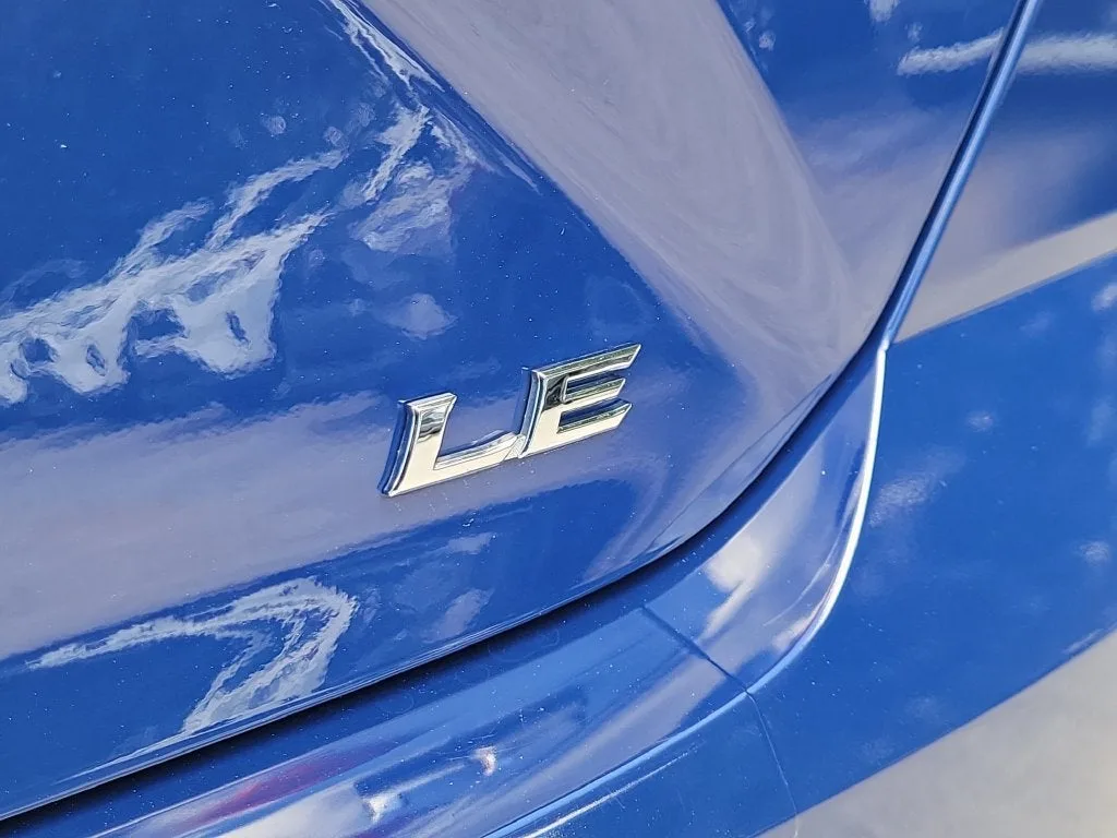2025 Toyota Camry LE photo 8