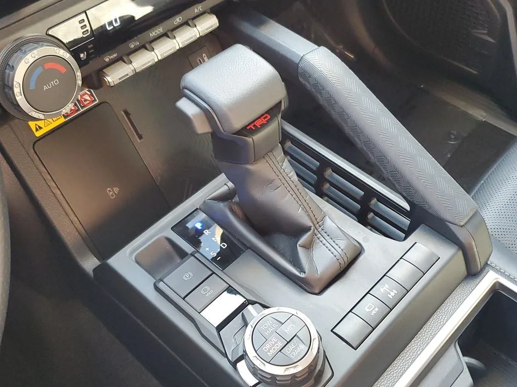 2025 Toyota 4Runner i-FORCE MAX Hybrid TRD Off Road Premium photo 30