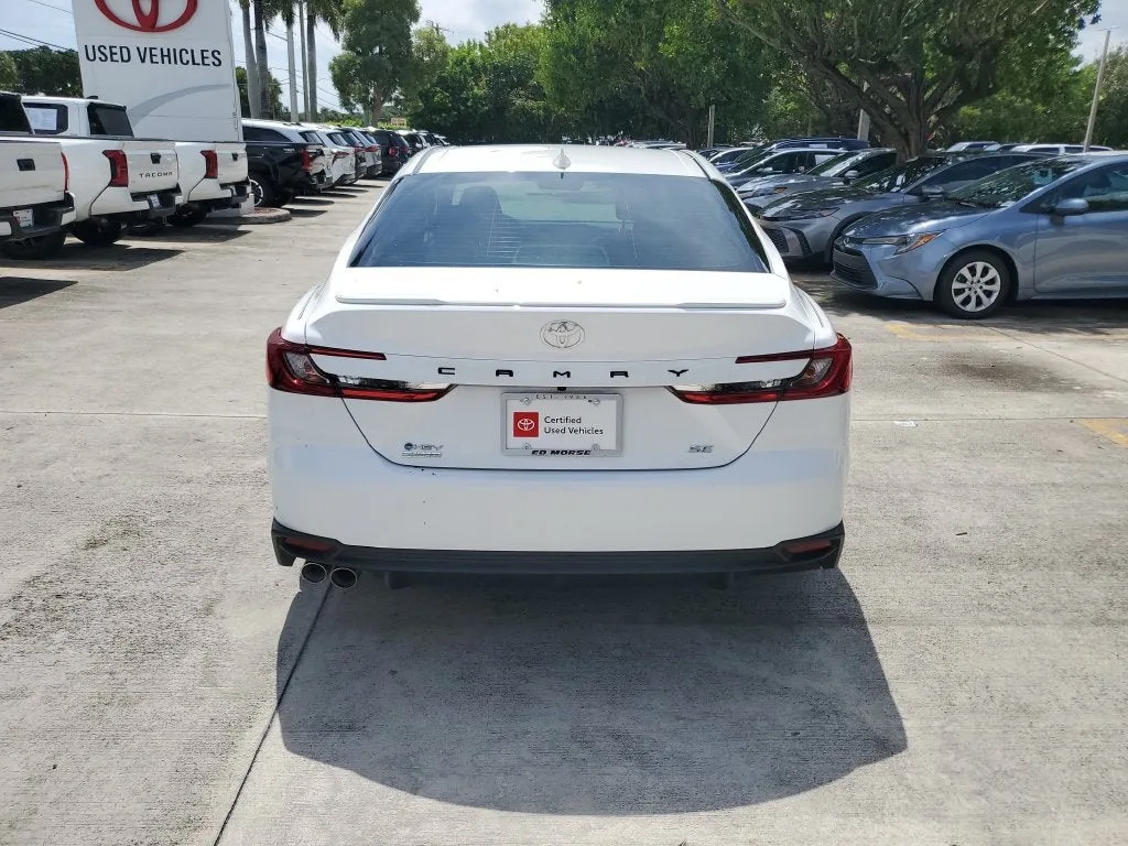 2025 Toyota Camry SE photo 5