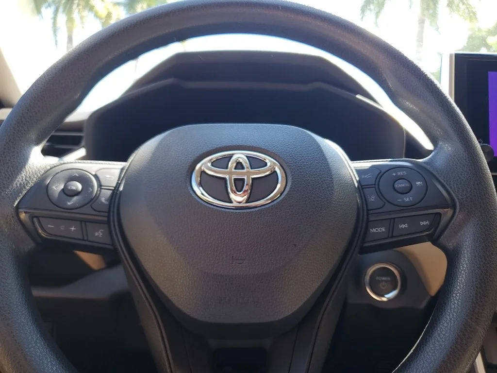 2024 Toyota RAV4 Hybrid XLE photo 22