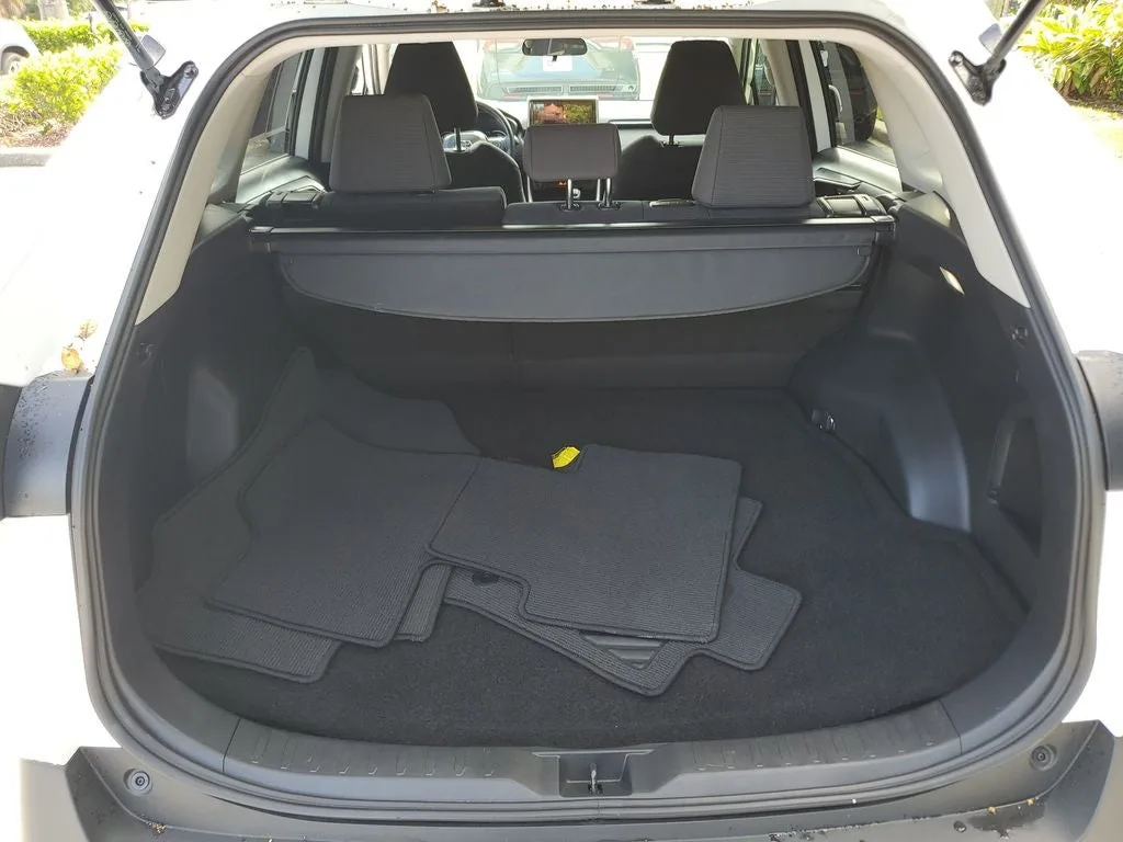 2025 Toyota RAV4 Hybrid LE photo 10