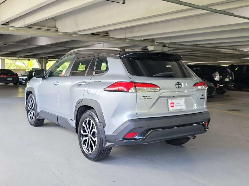 2024 Toyota Corolla Cross Hybrid SE photo 6