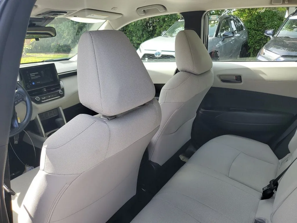 2024 Toyota Corolla Cross L photo 12