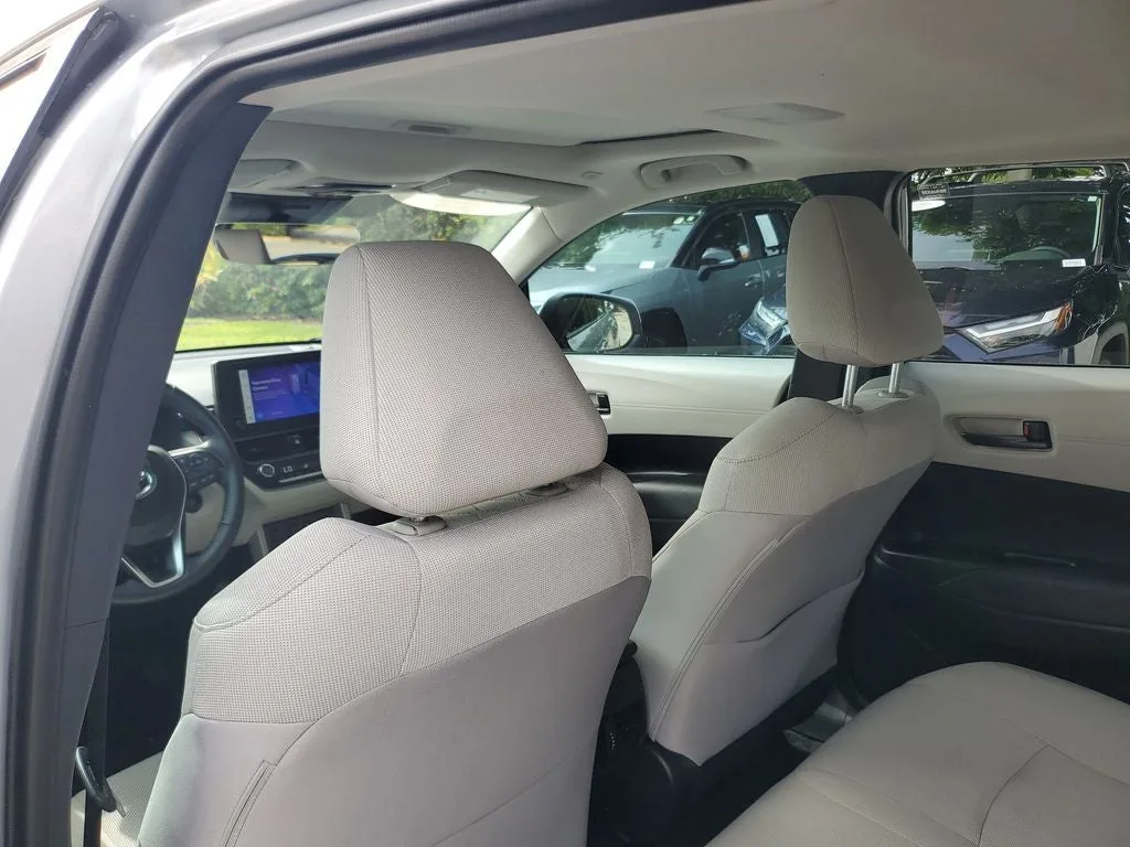 2024 Toyota Corolla Cross LE photo 13