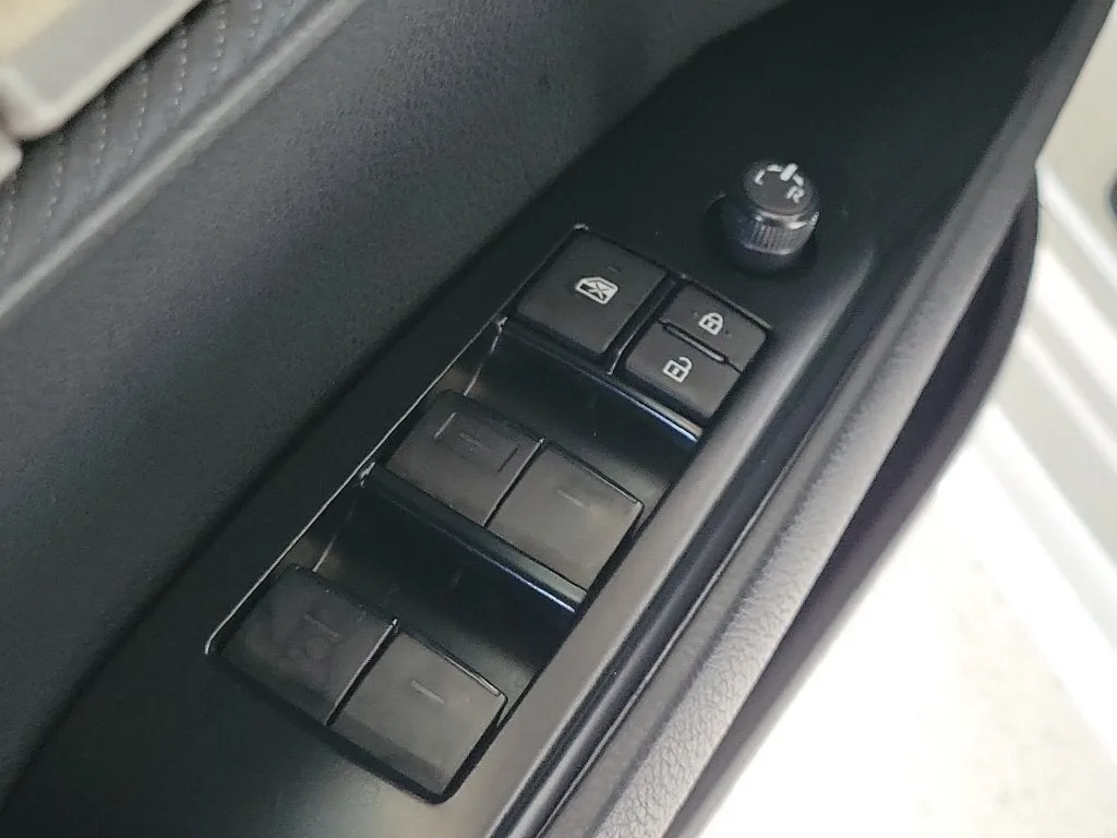 2025 Toyota Camry SE photo 23