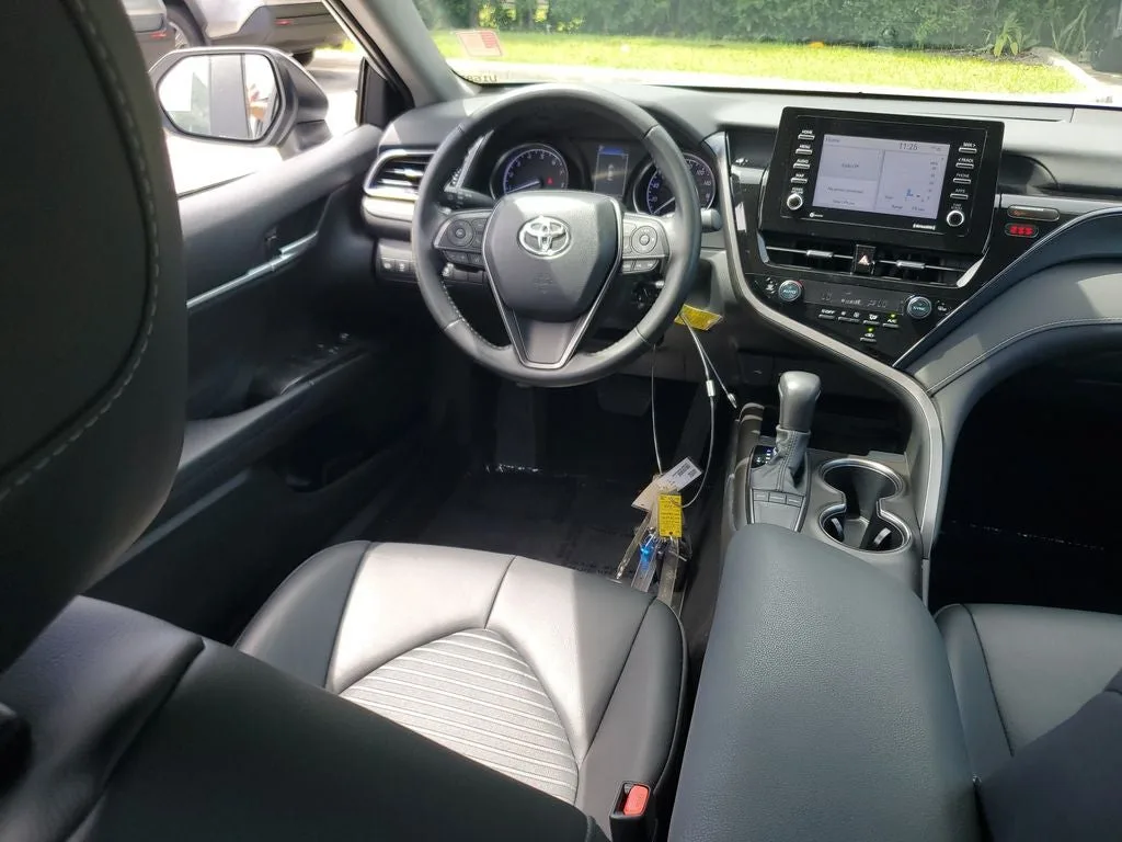 2023 Toyota Camry SE photo 13