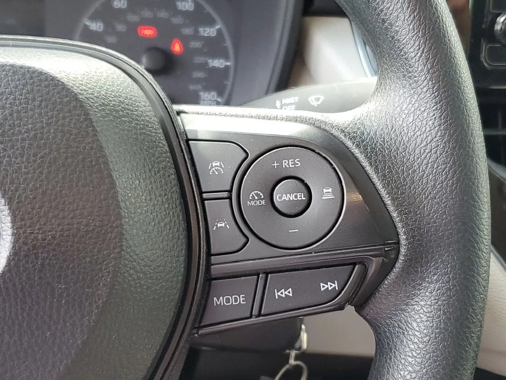 2025 Toyota Corolla LE photo 23