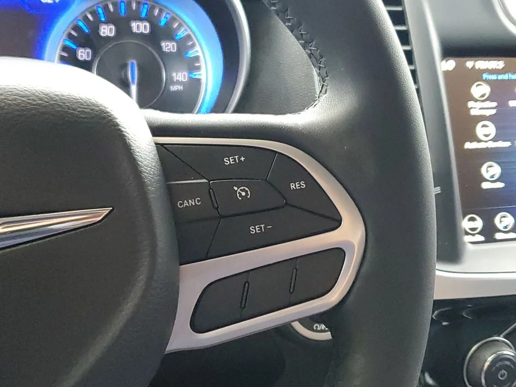 2023 Chrysler 300 Touring photo 23