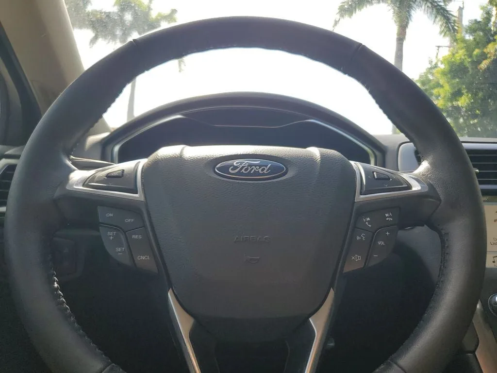 2017 Ford Fusion SE photo 24