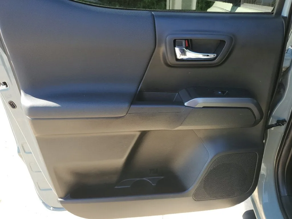 2022 Toyota Tacoma TRD Sport V6 photo 9
