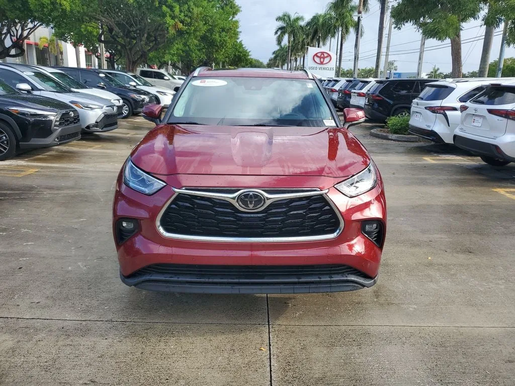 2023 Toyota Highlander Limited photo 2