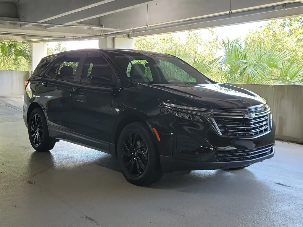 2024 Chevrolet Equinox LS photo 3