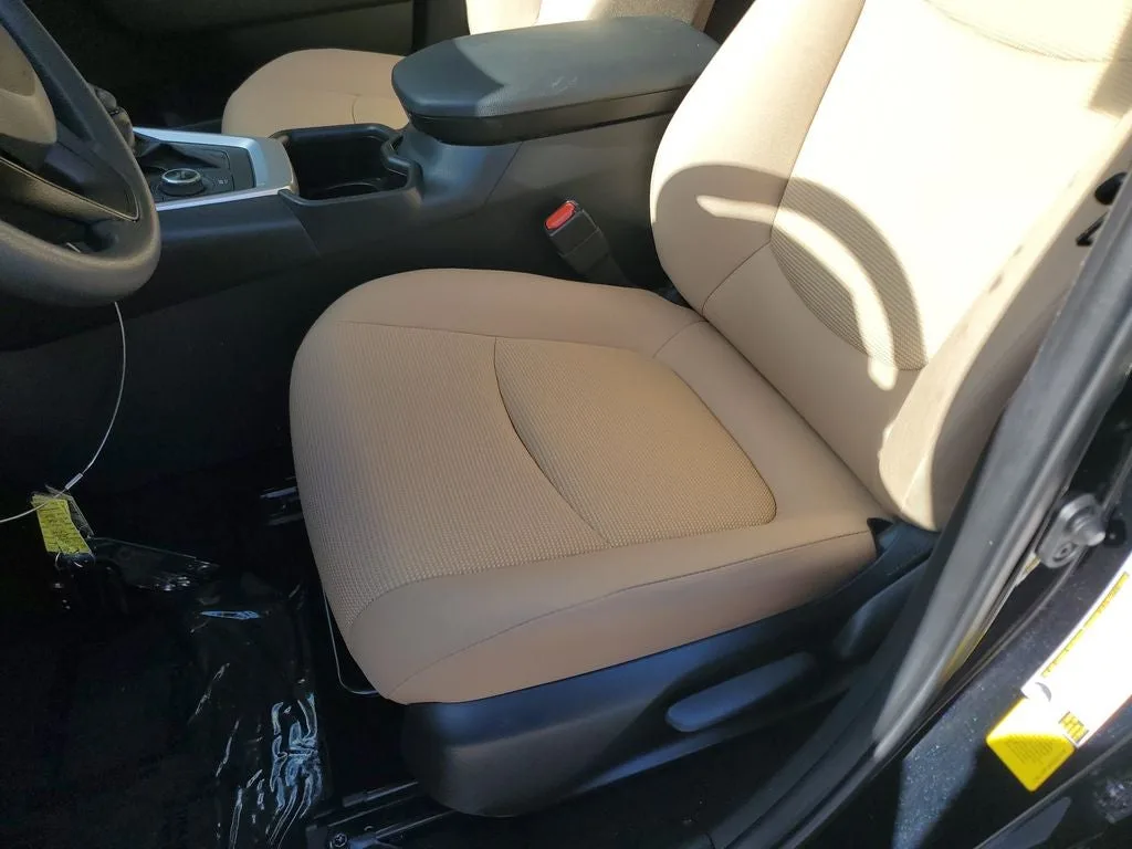 2025 Toyota RAV4 Hybrid LE photo 19