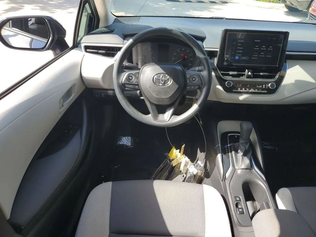 2025 Toyota Corolla LE photo 14
