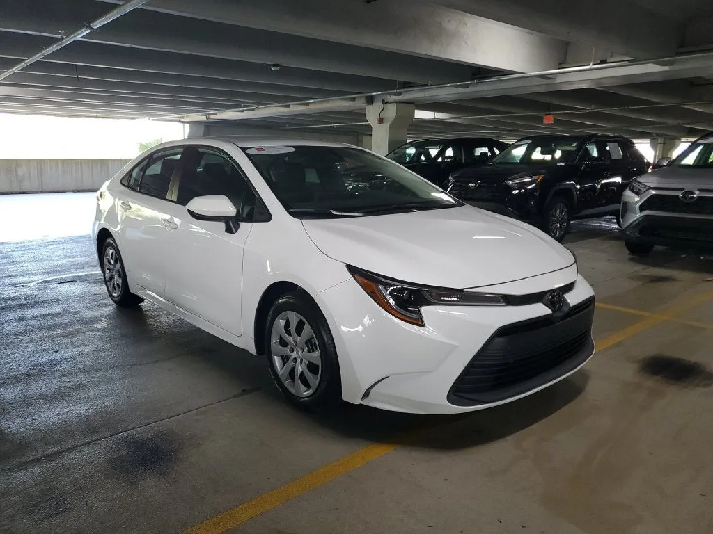 2024 Toyota Corolla LE photo 3