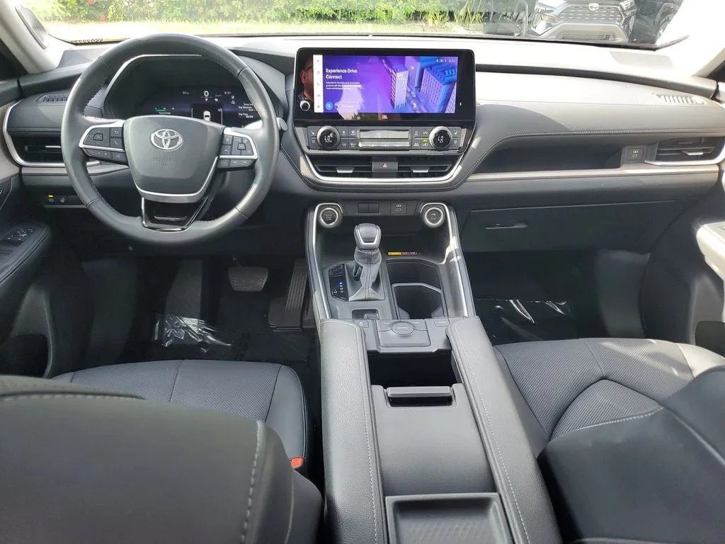 2025 Toyota Grand Highlander Limited photo 17