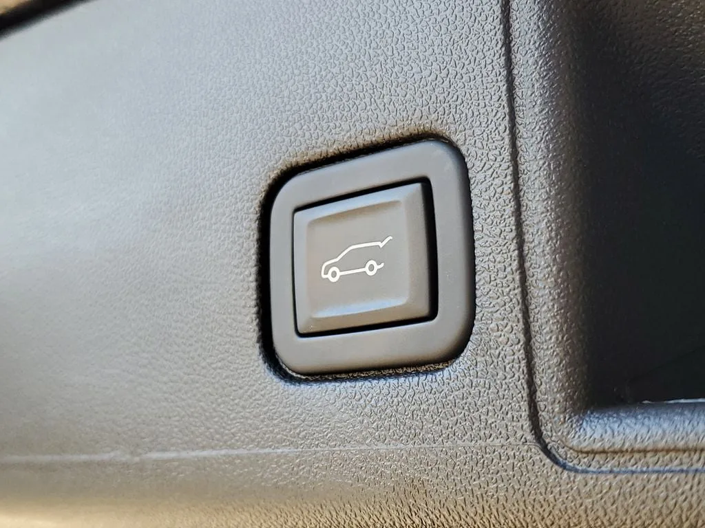 2024 GMC Terrain Denali photo 10