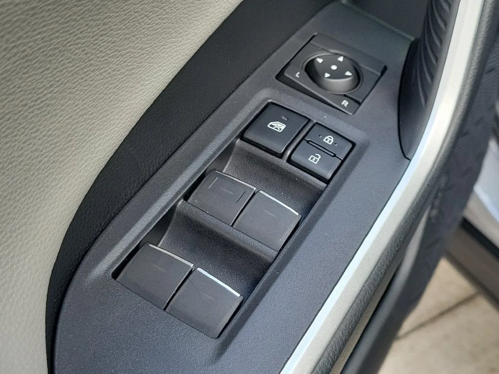 2023 Toyota RAV4 Hybrid Limited photo 24