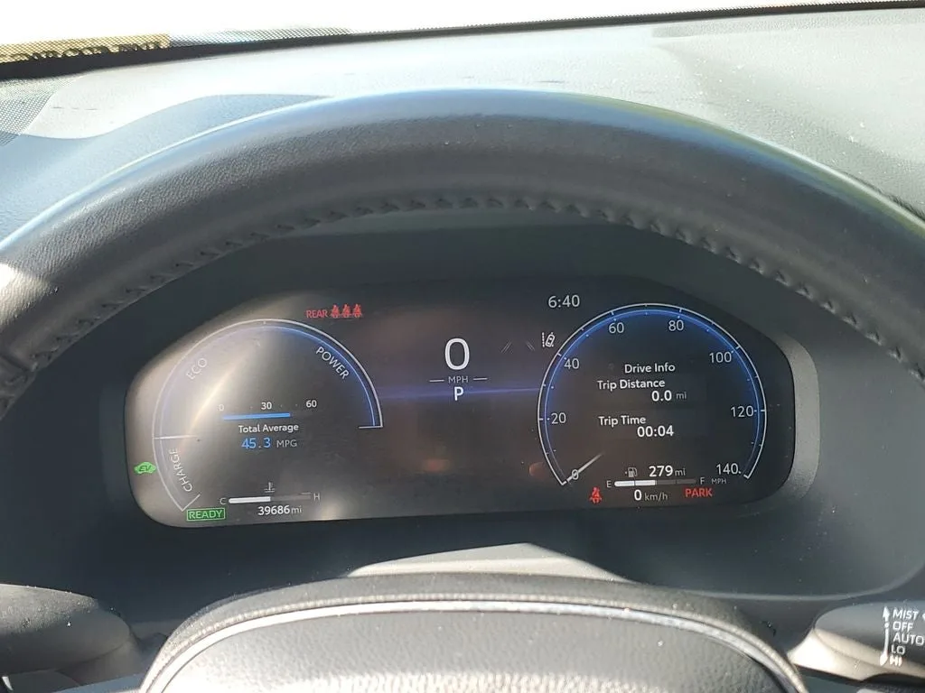 2024 Toyota RAV4 Hybrid XSE photo 27